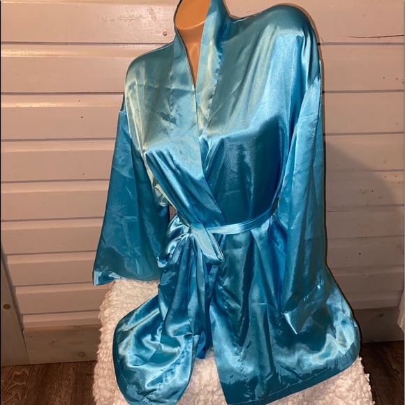 🎉🎊🎉HOST PIC🎉🎊🎉Vintage Victoria’s Secret liquid satin robe, one size blue - Picture 3 of 12